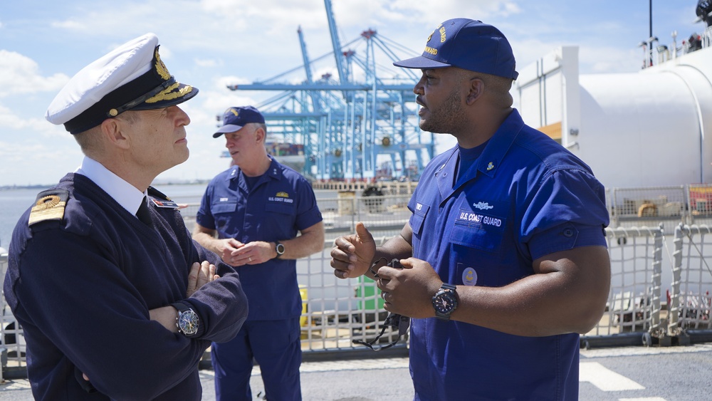 U.S. Coast Guard Atlantic Area Commander meets with incoming Joint Arctic Commander