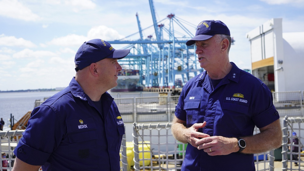 U.S. Coast Guard Atlantic Area Commander meets with incoming Joint Arctic Commander