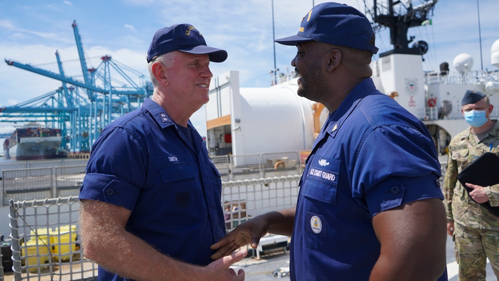 U.S. Coast Guard Atlantic Area Commander meets with incoming Joint Arctic Commander