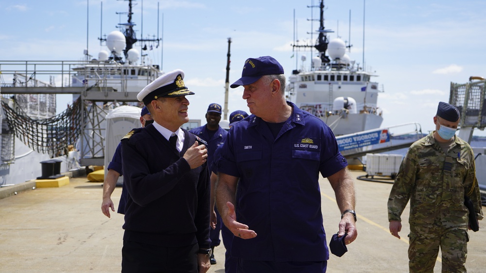 U.S. Coast Guard Atlantic Area Commander meets with incoming Joint Arctic Commander