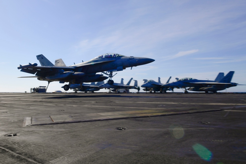 &quot;Gray Wolf&quot; Growler Stalks TR During NE21