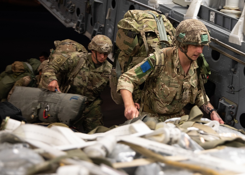 Paratroopers depart Fort Bragg for Exercise Swift Response