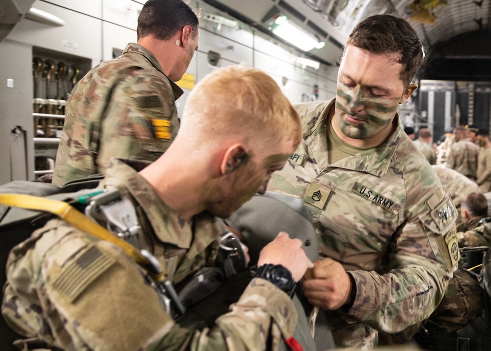 Paratroopers jump into Estonia during Swift Response 21