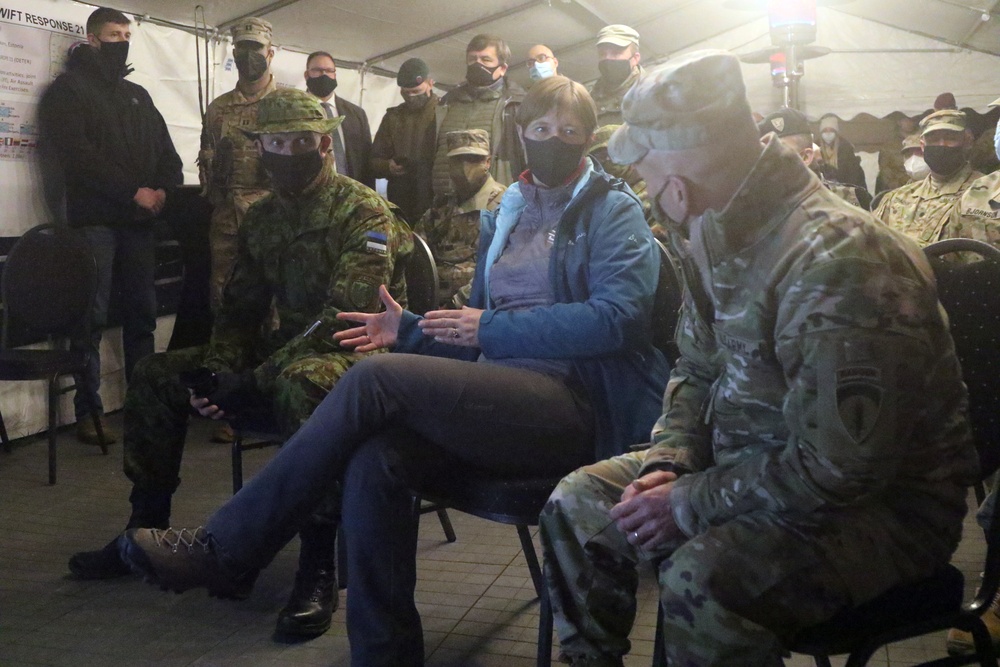 Estonian President, USAREUR-AF CG meet during 82nd jump into Estonia