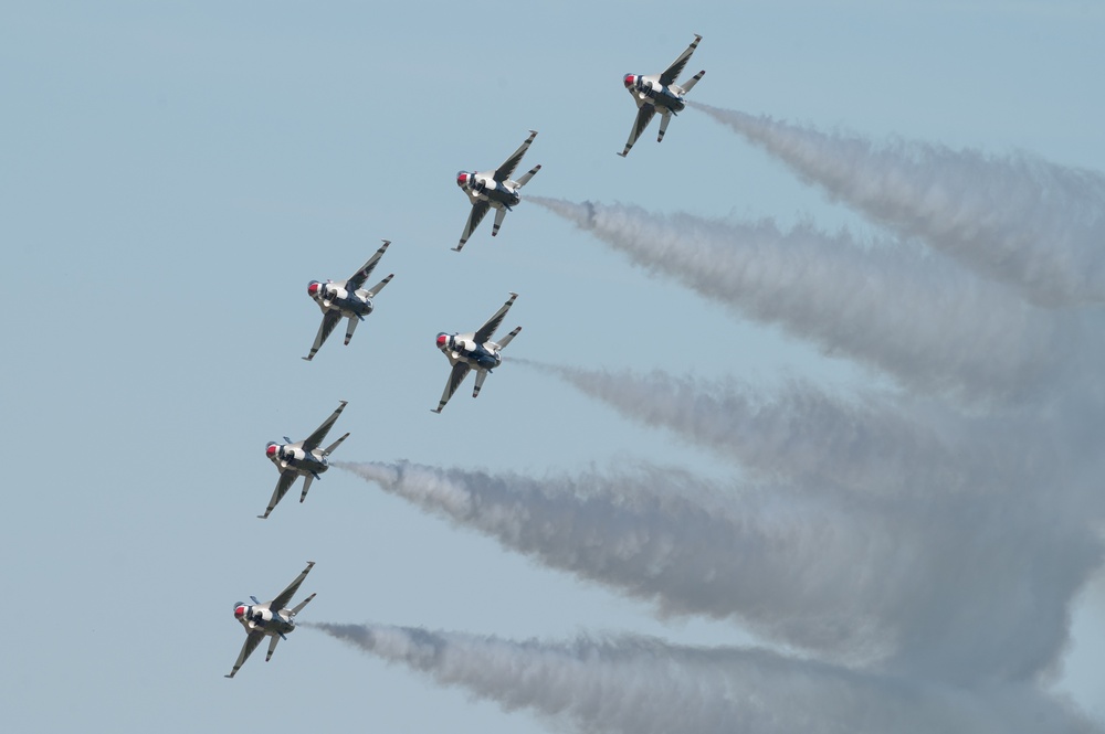 Barksdale hosts Defenders of Liberty Air &amp; Space Twilight Show