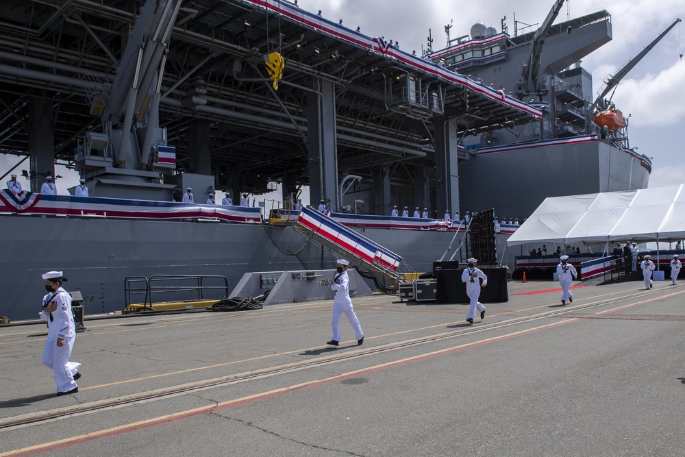 DVIDS - Images - USS Miguel Keith (ESB 5) Commissions [Image 8 of 9]