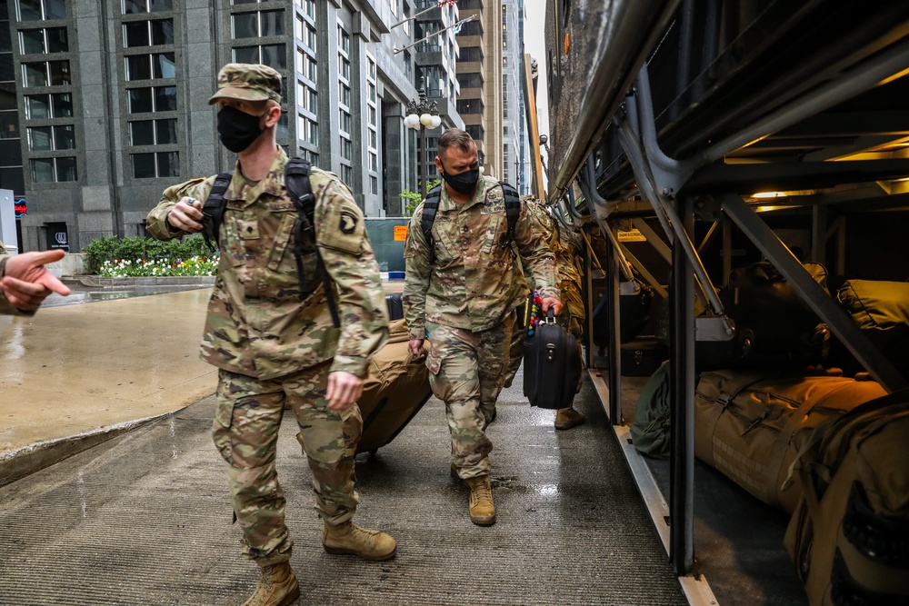 U.S. Army Soldiers return to Fort Campbell from the Chicago Community Vaccination Center