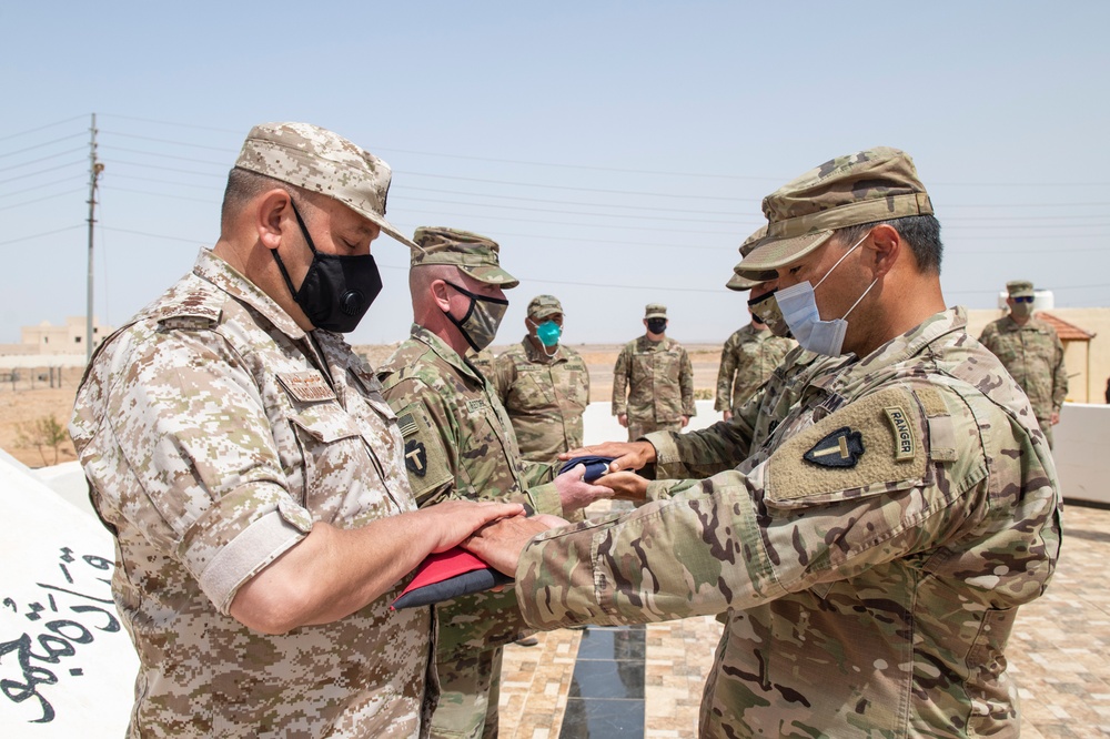 Desert Warrior 21 Participants Exchange Flags in Ceremony