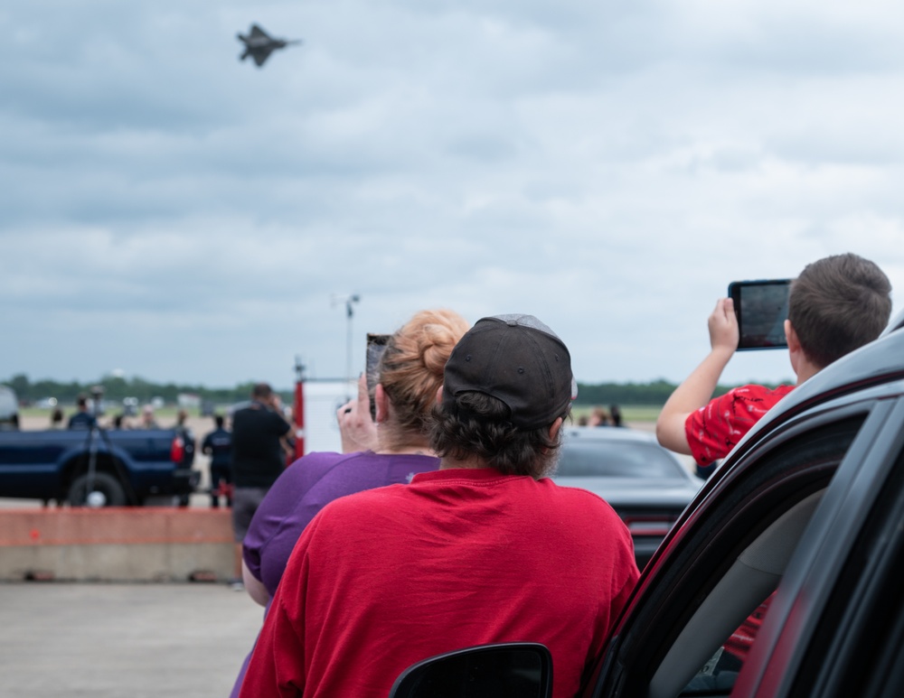 Local community attends final day of the Defenders of Liberty Airshow