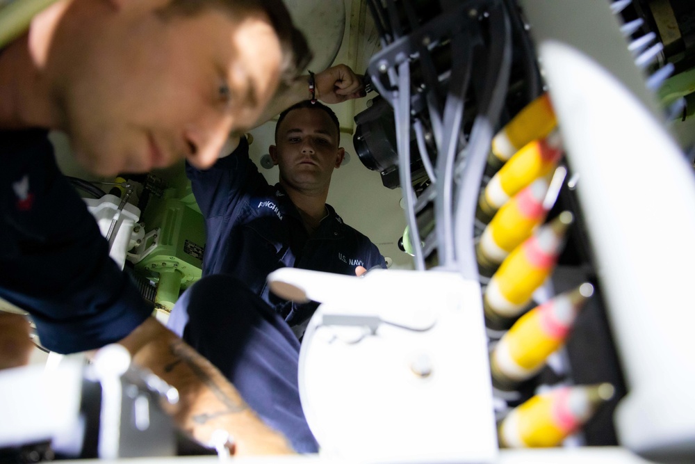 U.S. Navy Sailors Loads a 30mm Gun Aboard USS Sioux City (LCS 11)