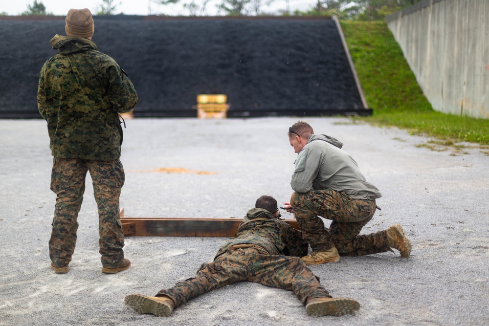 Amphibious Reconnaissance Platoon Conducts Live Fire and Maneuver