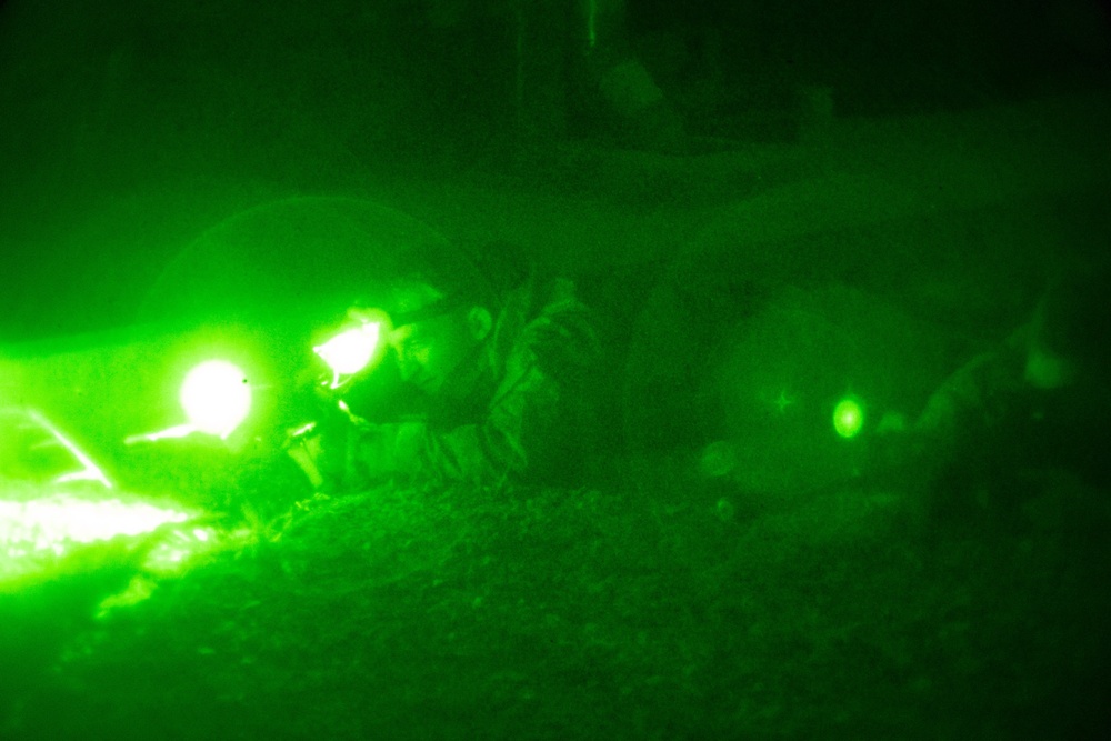 Amphibious Reconnaissance Platoon Conducts Live Fire and Maneuver