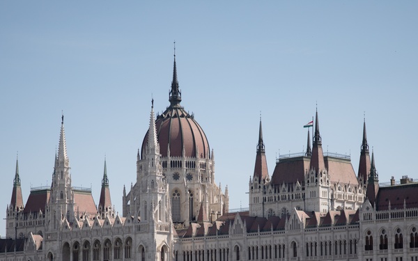 Hungarian and U.S. SOF train along Danube River in Budapest
