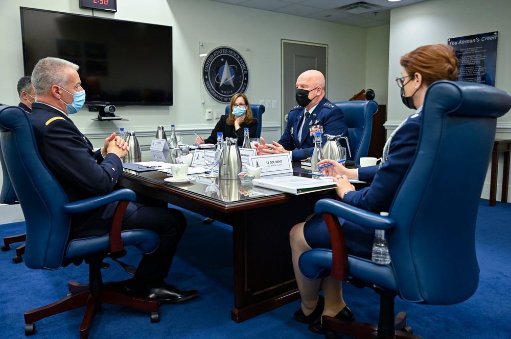 CSO Raymond meets French Maj. Gen. Friedling