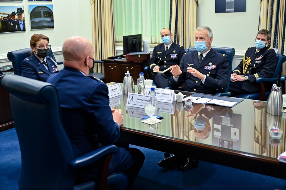 CSO Raymond meets French Maj. Gen. Friedling