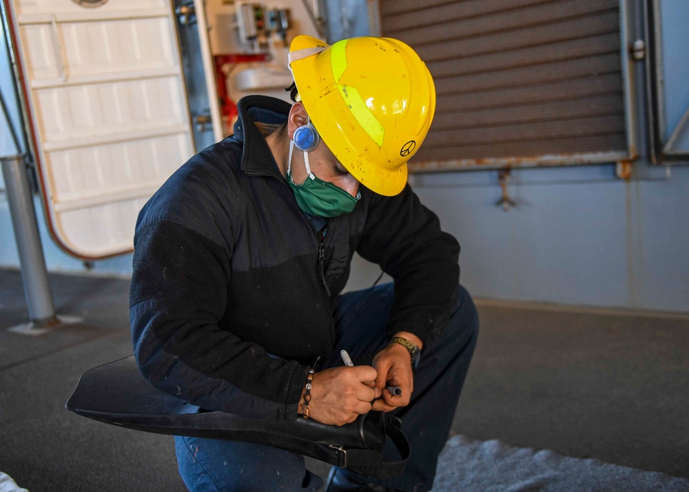 USS Hershel &quot;Woody&quot; Williams maintenance in Croatia