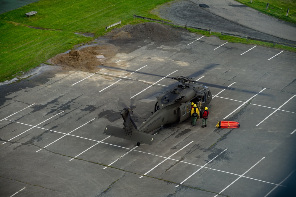 N.Y. Army National Guard Aviators Conduct Joint Water Bucket Training