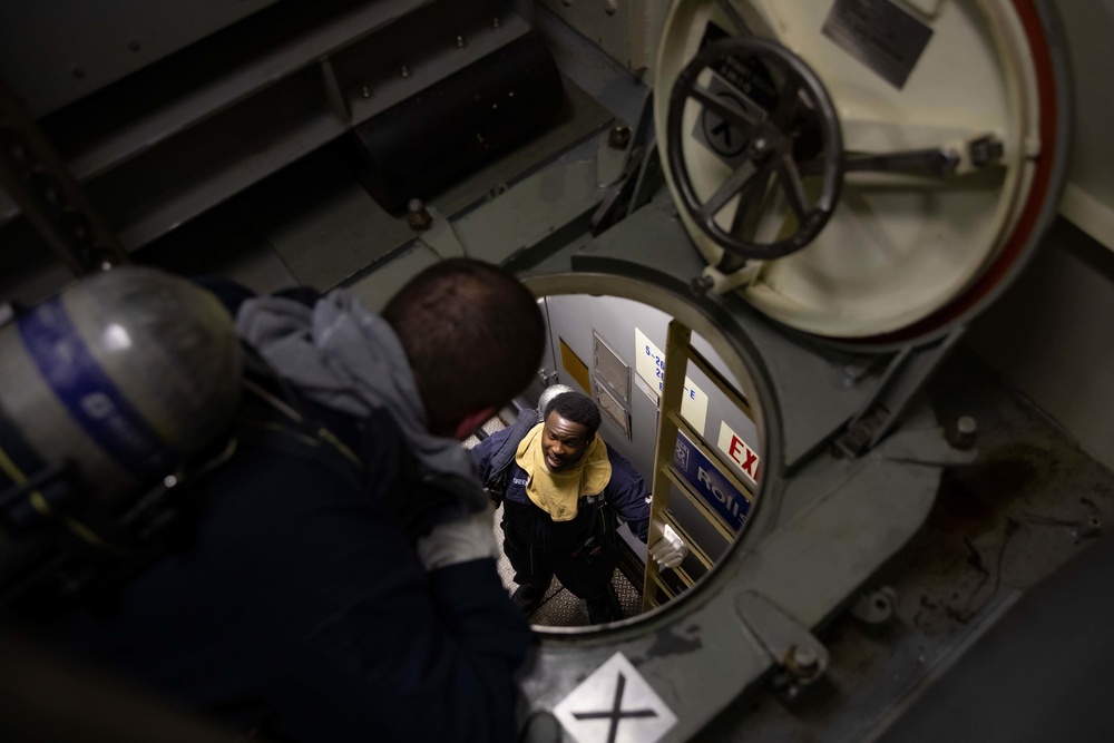 U.S. Navy Sailors Assigned to USS Sioux City Conduct Damage Control Training