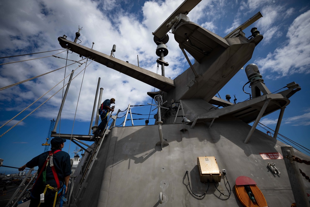 U.S. Navy Sailors Assigned to USS Sioux City Conduct Maintenance