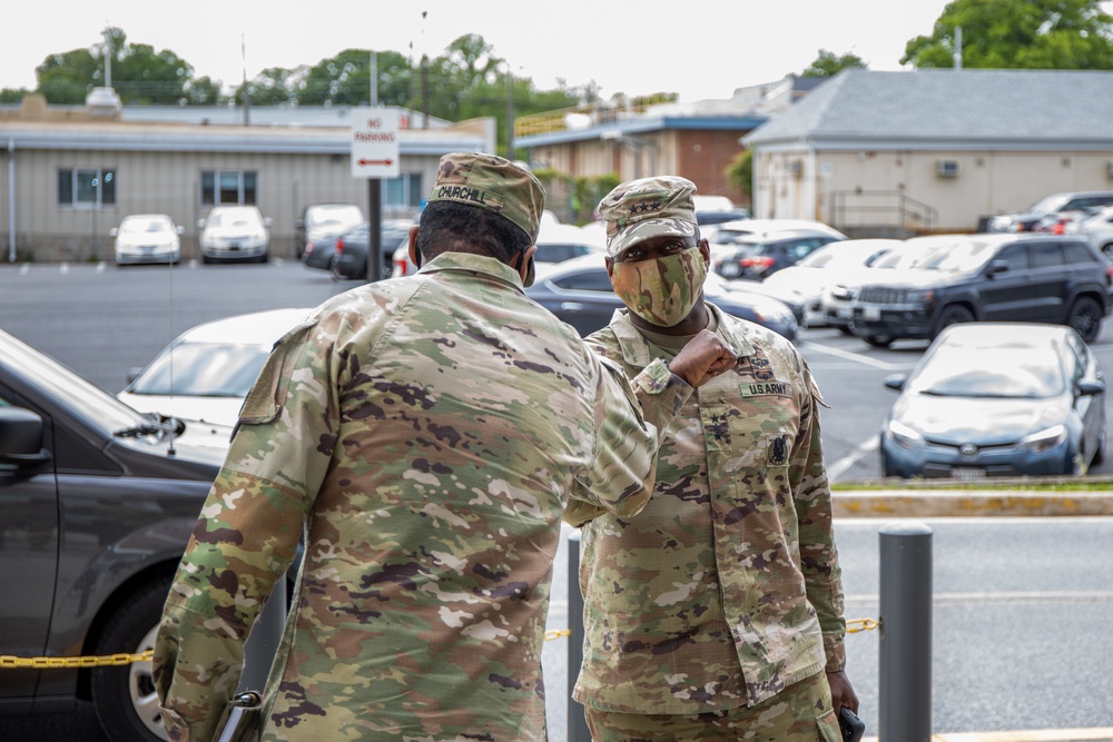 Lieutenant General R. Scott Dingle, U.S. Army Surgeon General, Visits Walter Reed Army Institute of Research