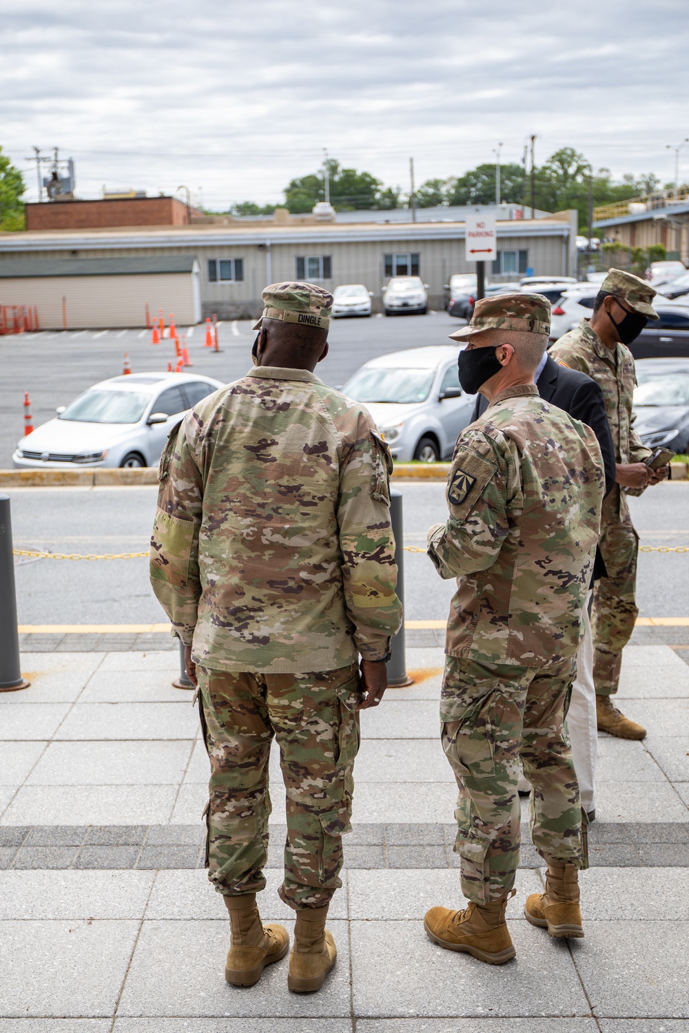 Lieutenant General R. Scott Dingle, U.S. Army Surgeon General, Visits Walter Reed Army Institute of Research