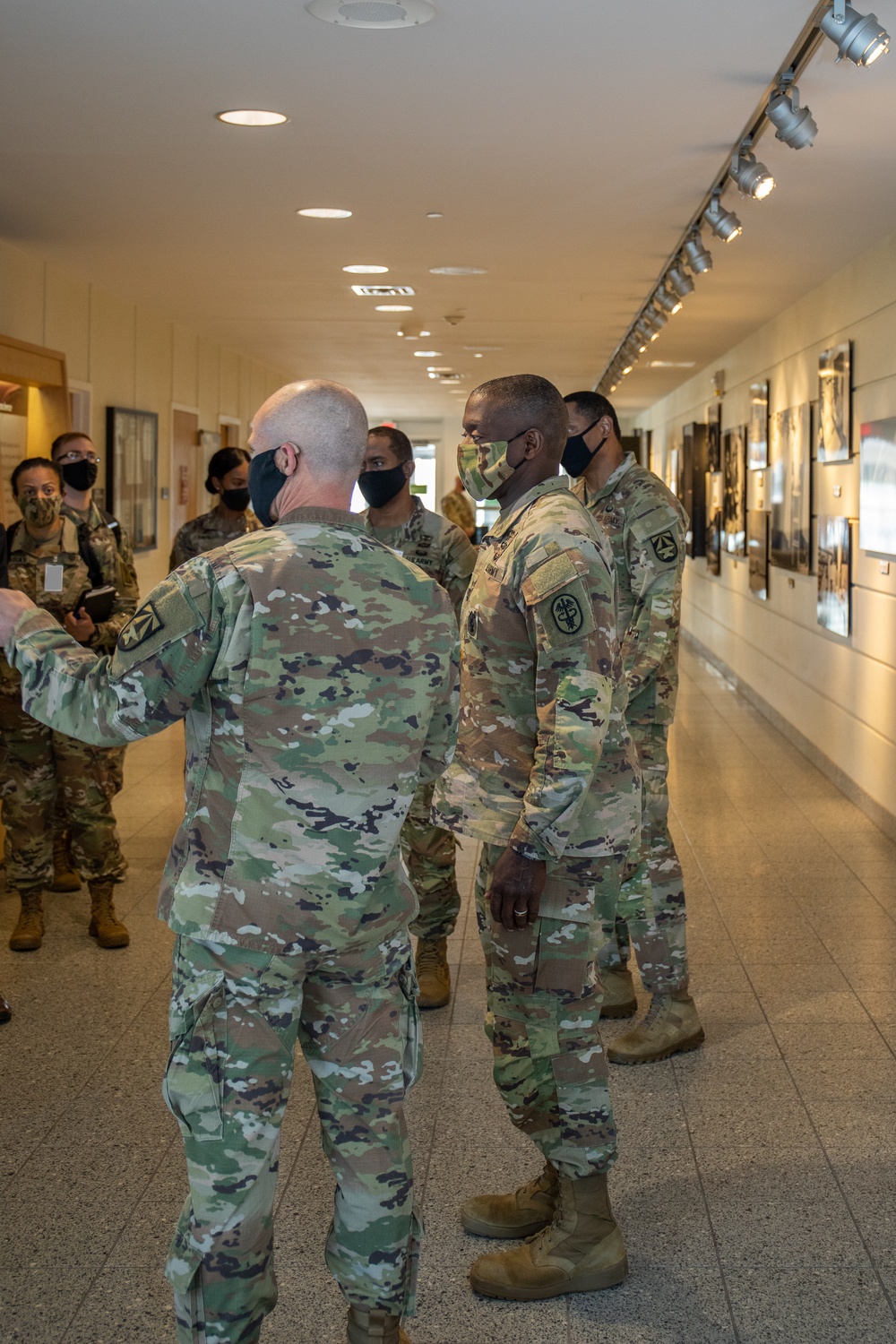 Lieutenant General R. Scott Dingle, U.S. Army Surgeon General, Visits Walter Reed Army Institute of Research