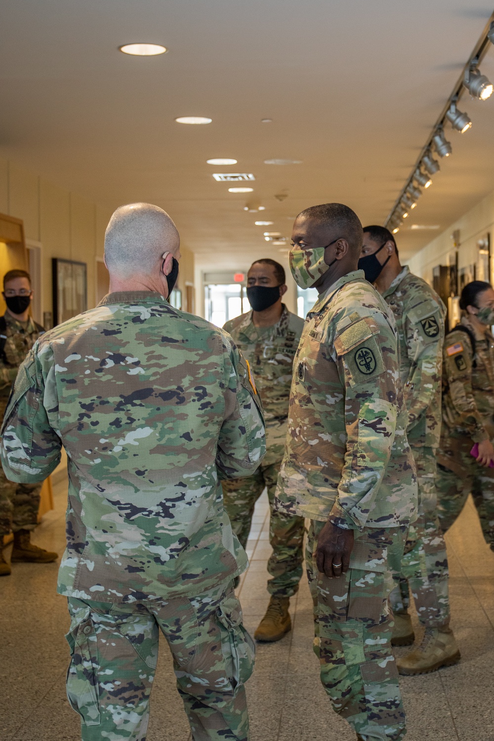 Lieutenant General R. Scott Dingle, U.S. Army Surgeon General, Visits Walter Reed Army Institute of Research