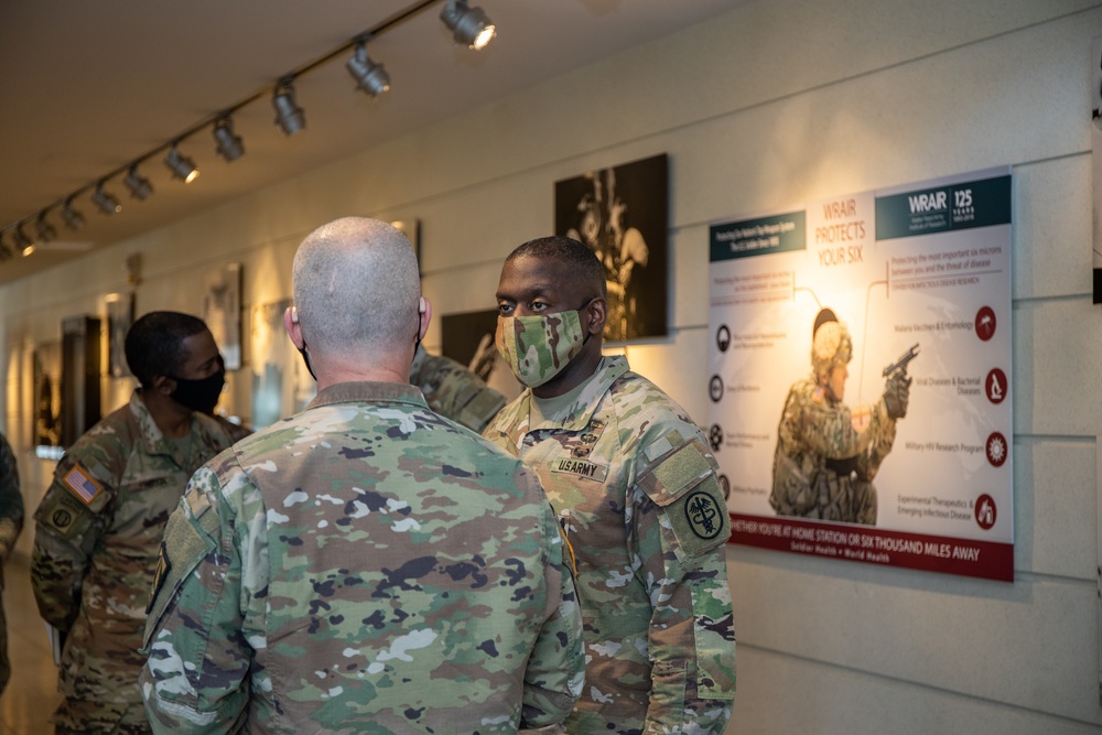 Lieutenant General R. Scott Dingle, U.S. Army Surgeon General, Visits Walter Reed Army Institute of Research