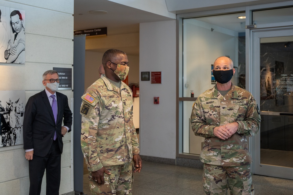 Lieutenant General R. Scott Dingle, U.S. Army Surgeon General, Visits Walter Reed Army Institute of Research