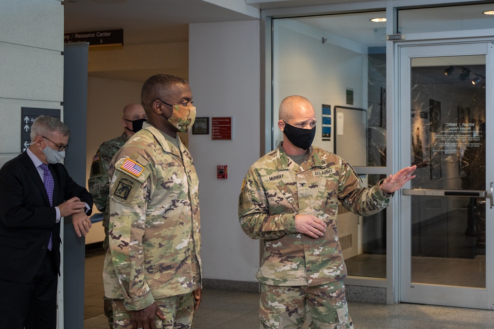 Lieutenant General R. Scott Dingle, U.S. Army Surgeon General, Visits Walter Reed Army Institute of Research