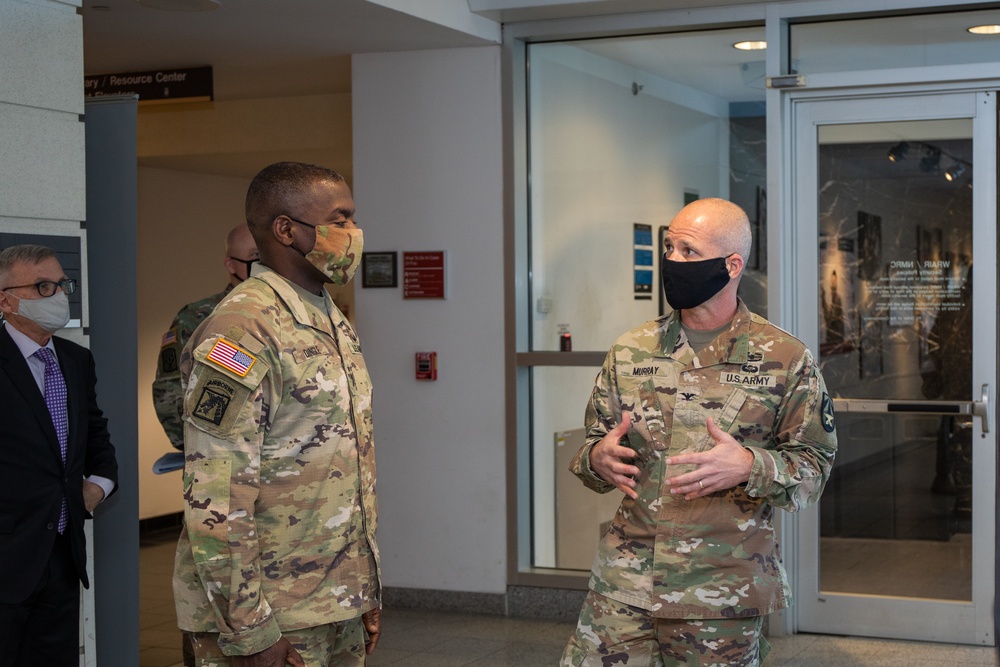 Lieutenant General R. Scott Dingle, U.S. Army Surgeon General, Visits Walter Reed Army Institute of Research