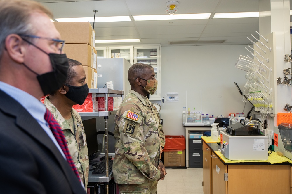 Lieutenant General R. Scott Dingle, U.S. Army Surgeon General, Visits Walter Reed Army Institute of Research