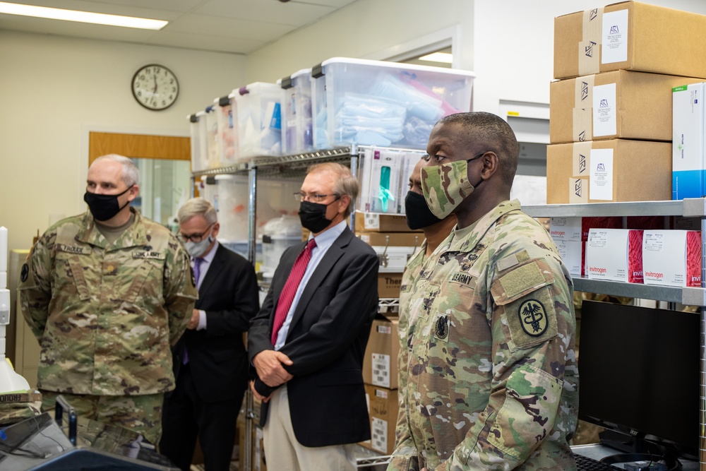 Lieutenant General R. Scott Dingle, U.S. Army Surgeon General, Visits Walter Reed Army Institute of Research