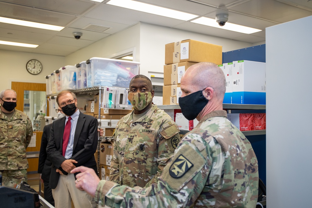 Lieutenant General R. Scott Dingle, U.S. Army Surgeon General, Visits Walter Reed Army Institute of Research