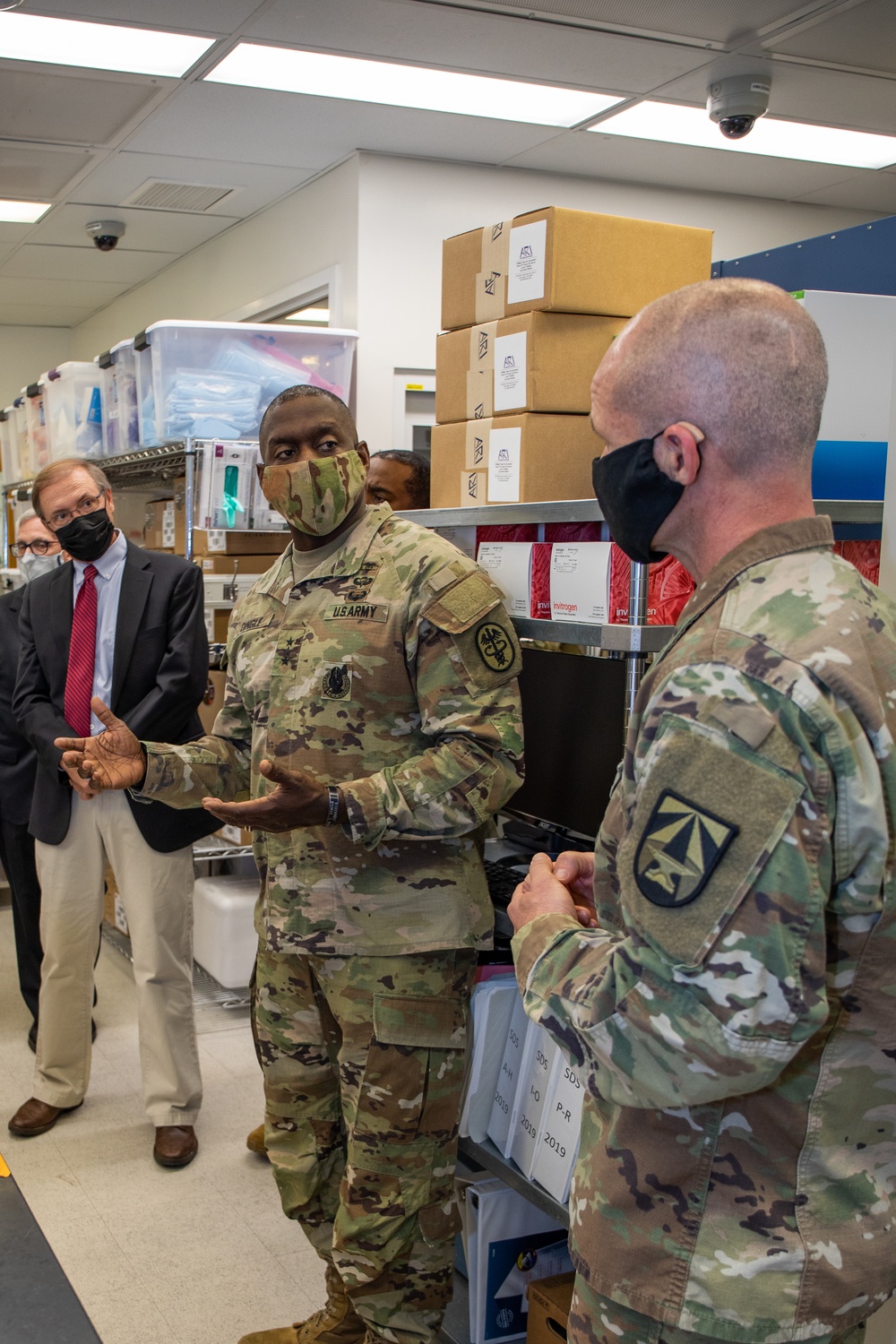 Lieutenant General R. Scott Dingle, U.S. Army Surgeon General, Visits Walter Reed Army Institute of Research