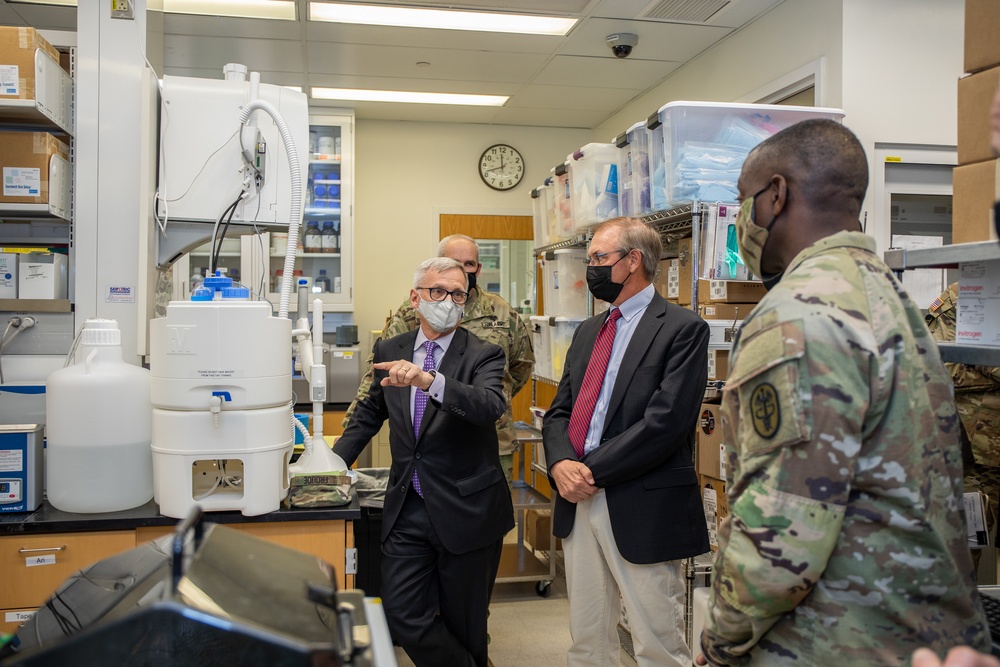 Lieutenant General R. Scott Dingle, U.S. Army Surgeon General, Visits Walter Reed Army Institute of Research