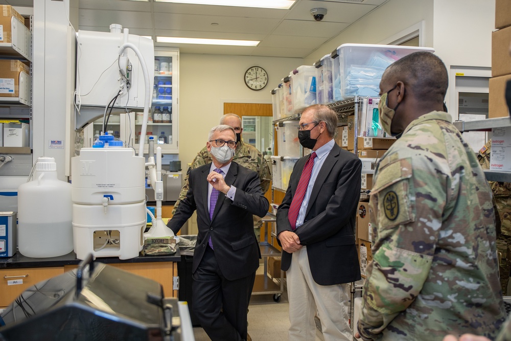 Lieutenant General R. Scott Dingle, U.S. Army Surgeon General, Visits Walter Reed Army Institute of Research