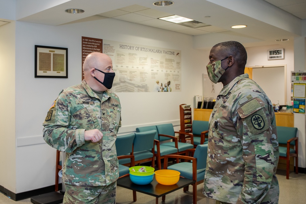 Lieutenant General R. Scott Dingle, U.S. Army Surgeon General, Visits Walter Reed Army Institute of Research