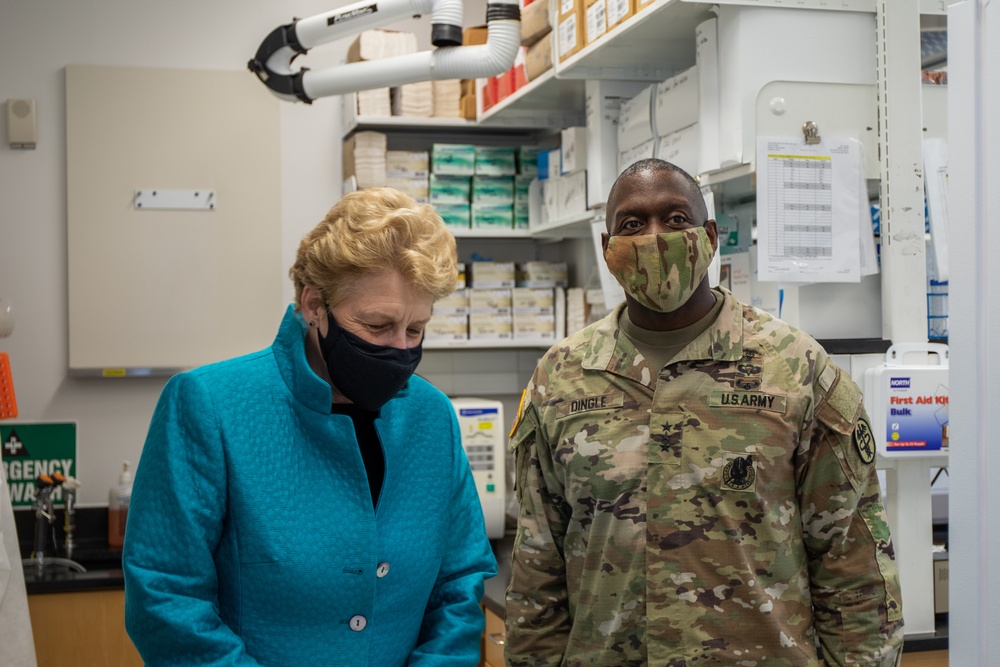 Lieutenant General R. Scott Dingle, U.S. Army Surgeon General, Visits Walter Reed Army Institute of Research