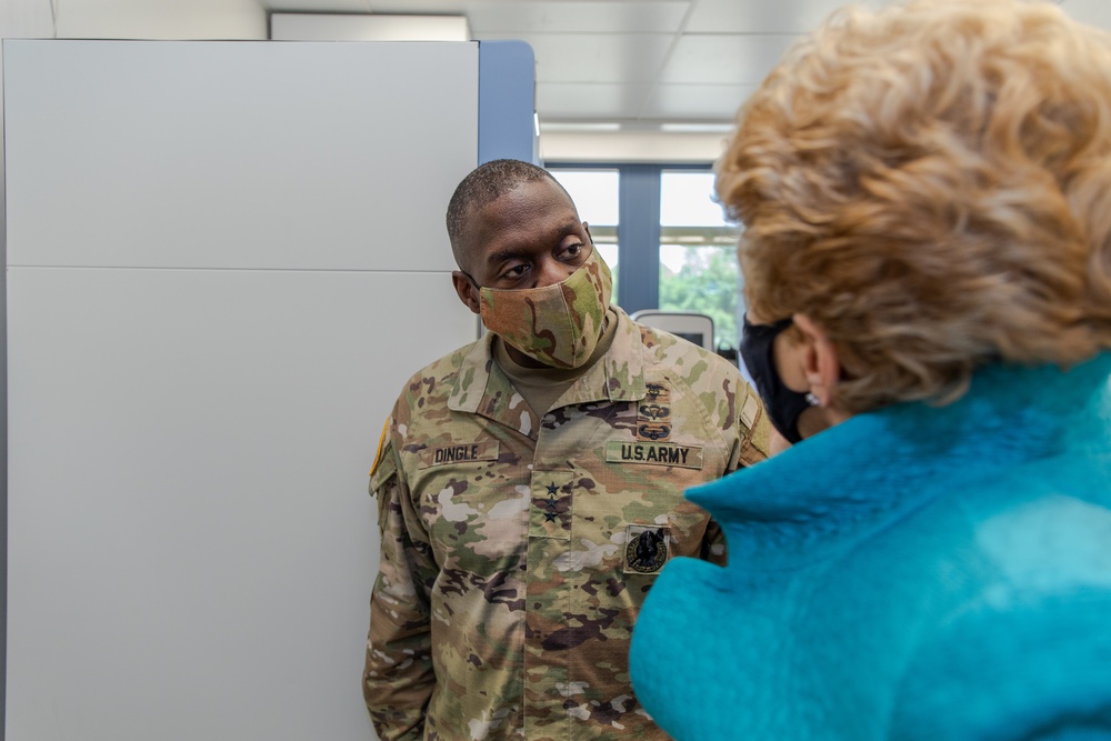 Lieutenant General R. Scott Dingle, U.S. Army Surgeon General, Visits Walter Reed Army Institute of Research