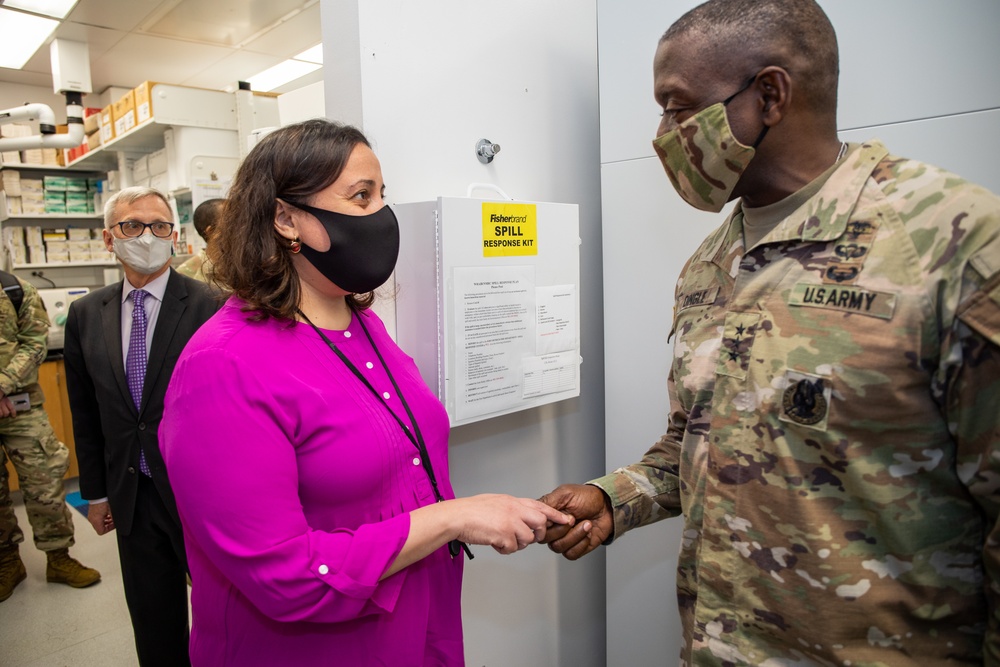 Lieutenant General R. Scott Dingle, U.S. Army Surgeon General, Visits Walter Reed Army Institute of Research