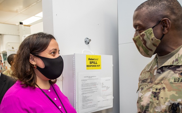 Lieutenant General R. Scott Dingle, U.S. Army Surgeon General, Visits Walter Reed Army Institute of Research
