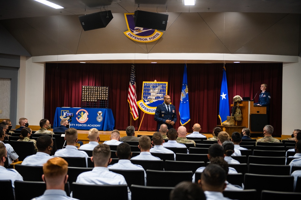 Director of Security Forces attends graduation ceremony of new Defenders