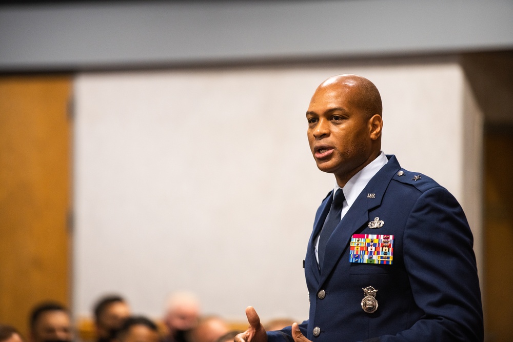 Director of Security Forces attends graduation ceremony of new Defenders