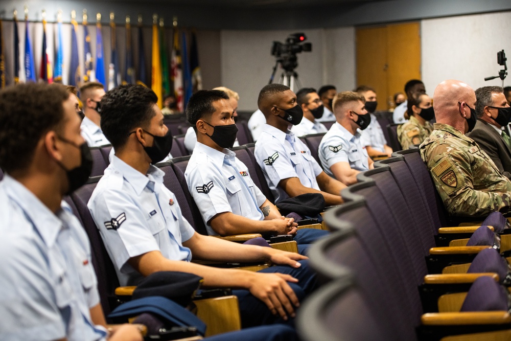 Director of Security Forces attends graduation ceremony of new Defenders