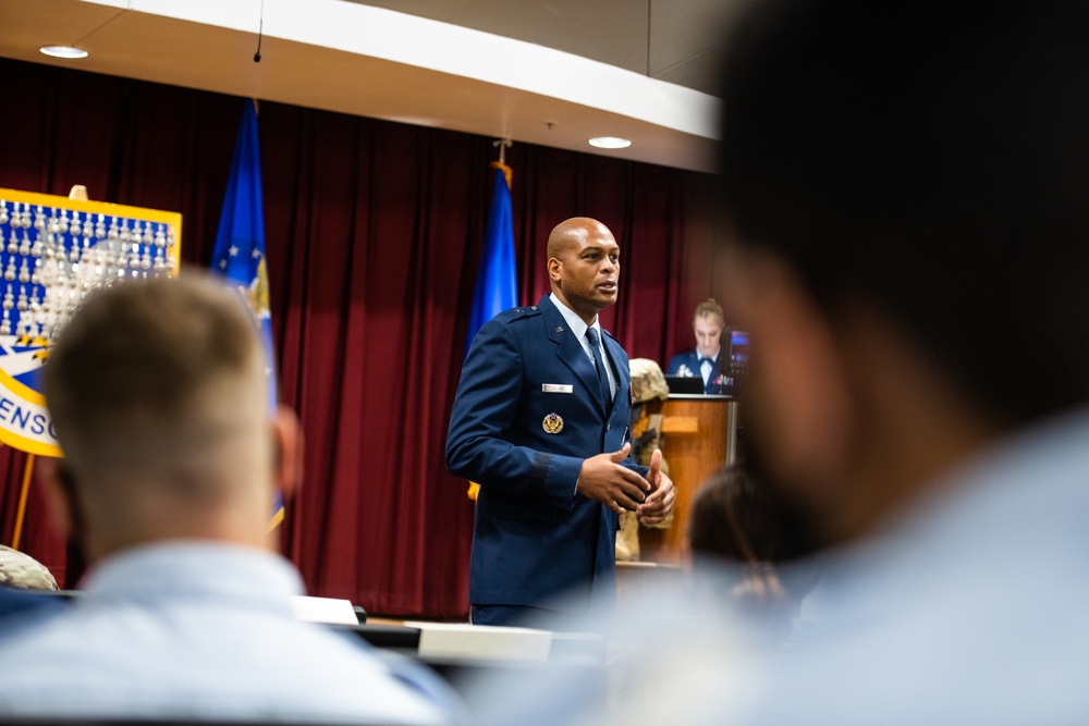 Director of Security Forces attends graduation ceremony of new Defenders