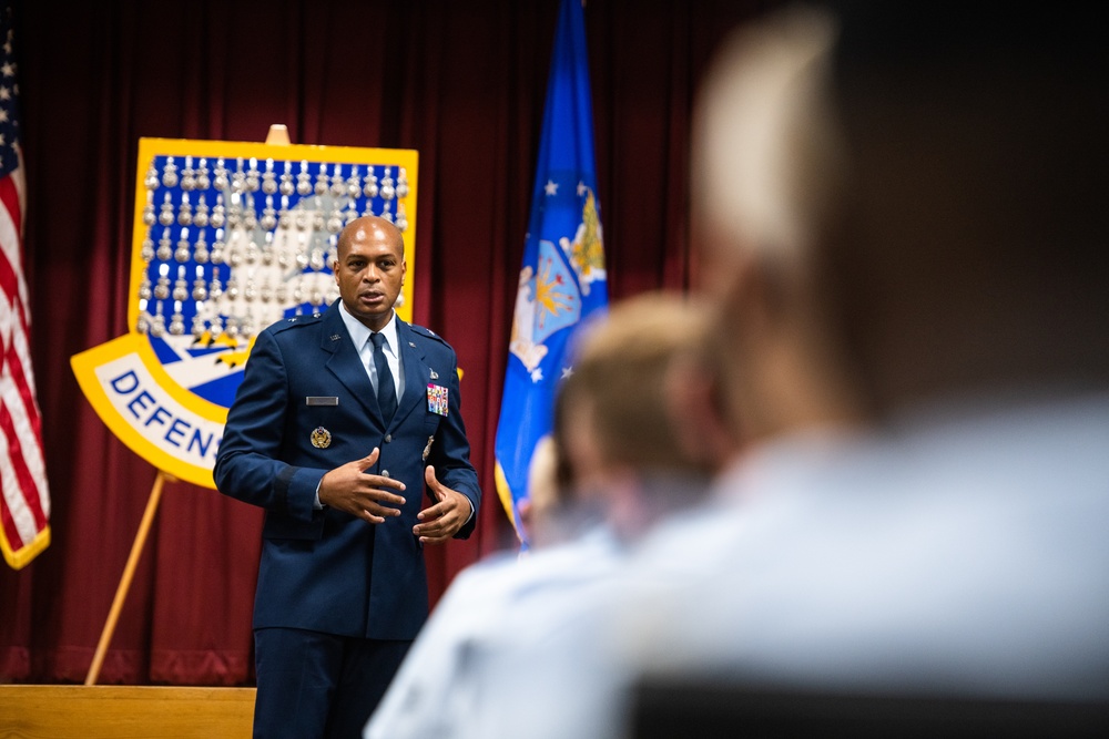 Director of Security Forces attends graduation ceremony of new Defenders