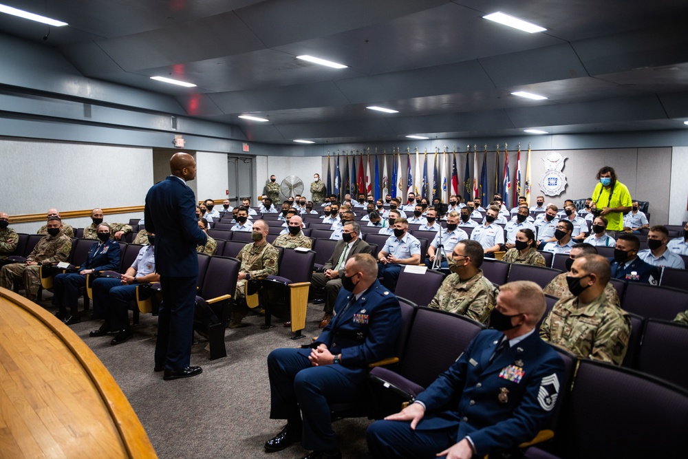 Director of Security Forces attends graduation ceremony of new Defenders