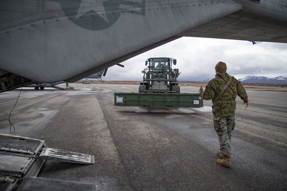 DVIDS Images 15th MEU Marines load equipment at Cold Bay, Alaska for Northern Edge 2021