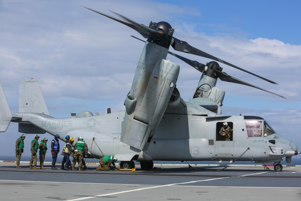 24th MEU Lands Aboard HMS Queen Elizabeth